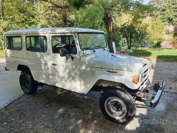 TOYOTA Land Cruiser BJ45