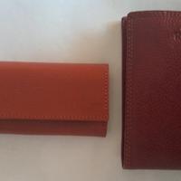 portafoglio e portachiavi in pelle