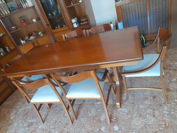 tavolo con sedie