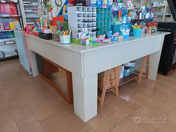 ARREDI E SCAFFALE PER NEGOZIO