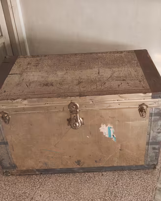 baule in metallo antico  vintage 