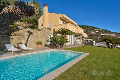 Villa di 250 m² con più di 5 locali e box auto dop