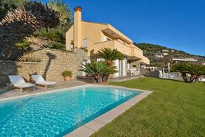 Villa di 250 m² con più di 5 locali e box auto dop