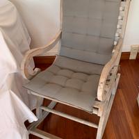 Sedia a dondolo  con cuscino