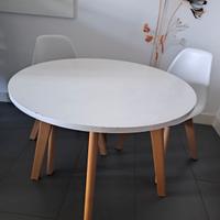 tavolo e sedie in legno