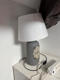 Lampada da tavolo Vintage grigia con paralume