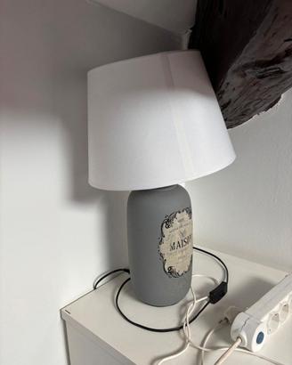 Lampada da tavolo Vintage grigia con paralume