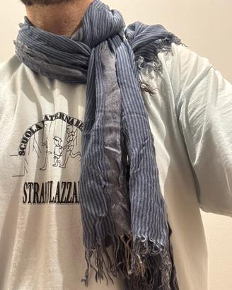 Sciarpa primaverile a righe blu e grigie