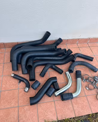 Lotto tubi e raccordi in gomma  EPDM + fascette