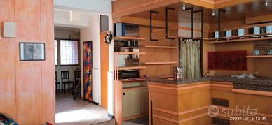 Locale commerciale, ufficio o bar