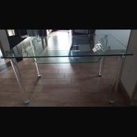 Tavolo in vetro