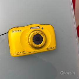 Macchina fotografica digitale subacquea Nikon