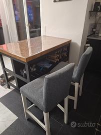 tavolo bancone con due sgabelli 