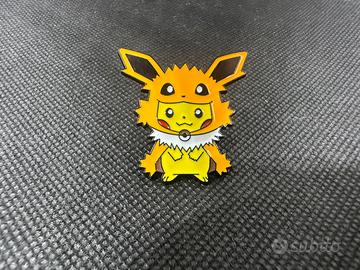 Spilla Pokémon Pikachu con costume Jolteon