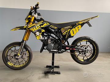 Suzuki Valenti Racing SM 50