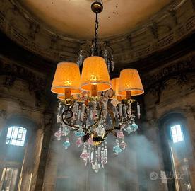 Lampadario Antico In Ferro Battuto e Cristalli.
