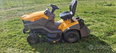 Trattorino taglia erba