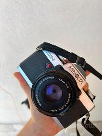 Minolta XG-1 vintage con obiettivo 45mm f/2 e Auto