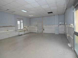 Capannone con sovrastante abitazione mq 800