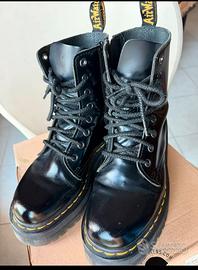 Dr. Martens JADON – Stivaletti neri con plateau