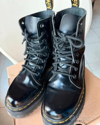 Dr. Martens JADON – Stivaletti neri con plateau