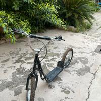 Monopattino con ruote grandi per bambini