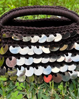 Borsa clutch in cordino e paillettes