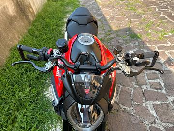 Ducati Monster 937