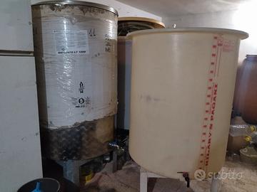 recipienti in acciaio inox e resina per vino