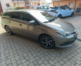 Toyota Auris Hybrid