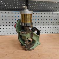 Occhiellatrice rivettatrice pneumatica