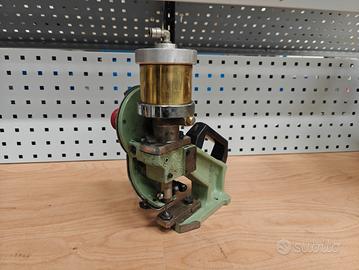 Occhiellatrice rivettatrice pneumatica