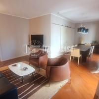 Bifamiliare a piano rialzato con tavernetta cortil