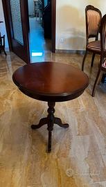 Tavolino rotondo in legno in stile classico