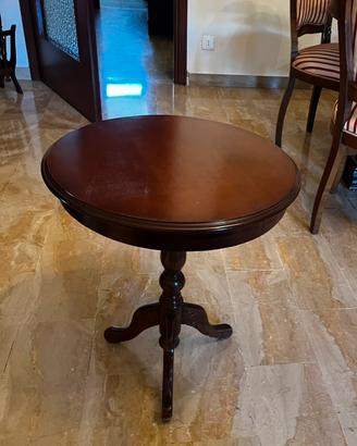 Tavolino rotondo in legno in stile classico