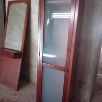 Ingresso con specchio, armadio a colonna e 4 sedie