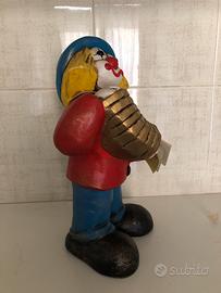 clown Thun con fisarmonica, Pico