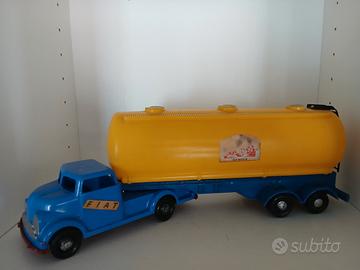 Camion FIAT Cisterna Vintage  FIAT 682 plastica