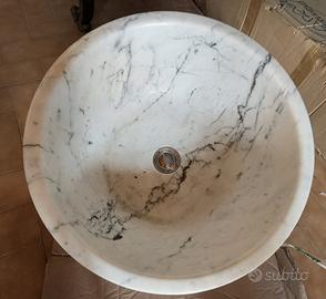 Lavabo artigianale in marmo di Carrara