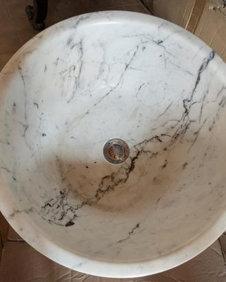 Lavabo artigianale in marmo di Carrara