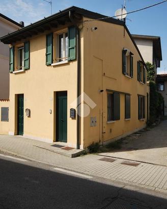 2 LOCALI A FLERO