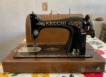 Macchina da cucire Necchi antica - Arredamento e Casalinghi In vendita a  Siena