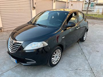 Lancia Ypsilon 1.2 69 CV 5 porte S&S Platinum