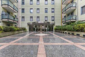 MONOLOCALE ARREDATO CON TERRAZZO VIALE ZARA