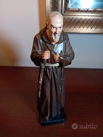 statuina di padre pio