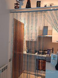 Tendina con fili di plastica