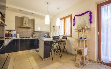 TRILOCALE CON DUE BAGNI E GARAGE RECENTE COSTRUZIO