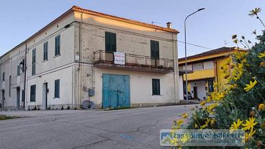 Casa indipendente di 190 m² con più di 5 locali a 