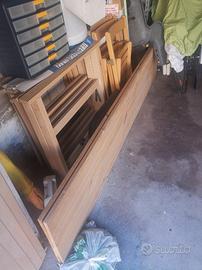 Tavolo, Caprette, Sedie. 