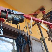 montacarichi 250/125 kg con bandiera